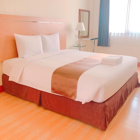 Revayah Hotels Ruteng Kültér fotó