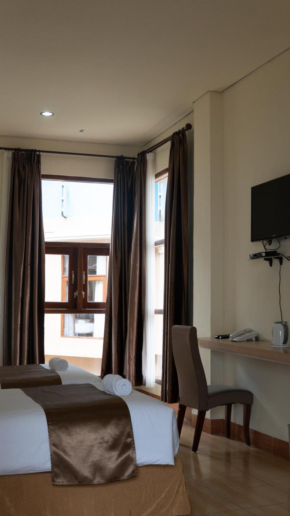 Revayah Hotels Ruteng Kültér fotó
