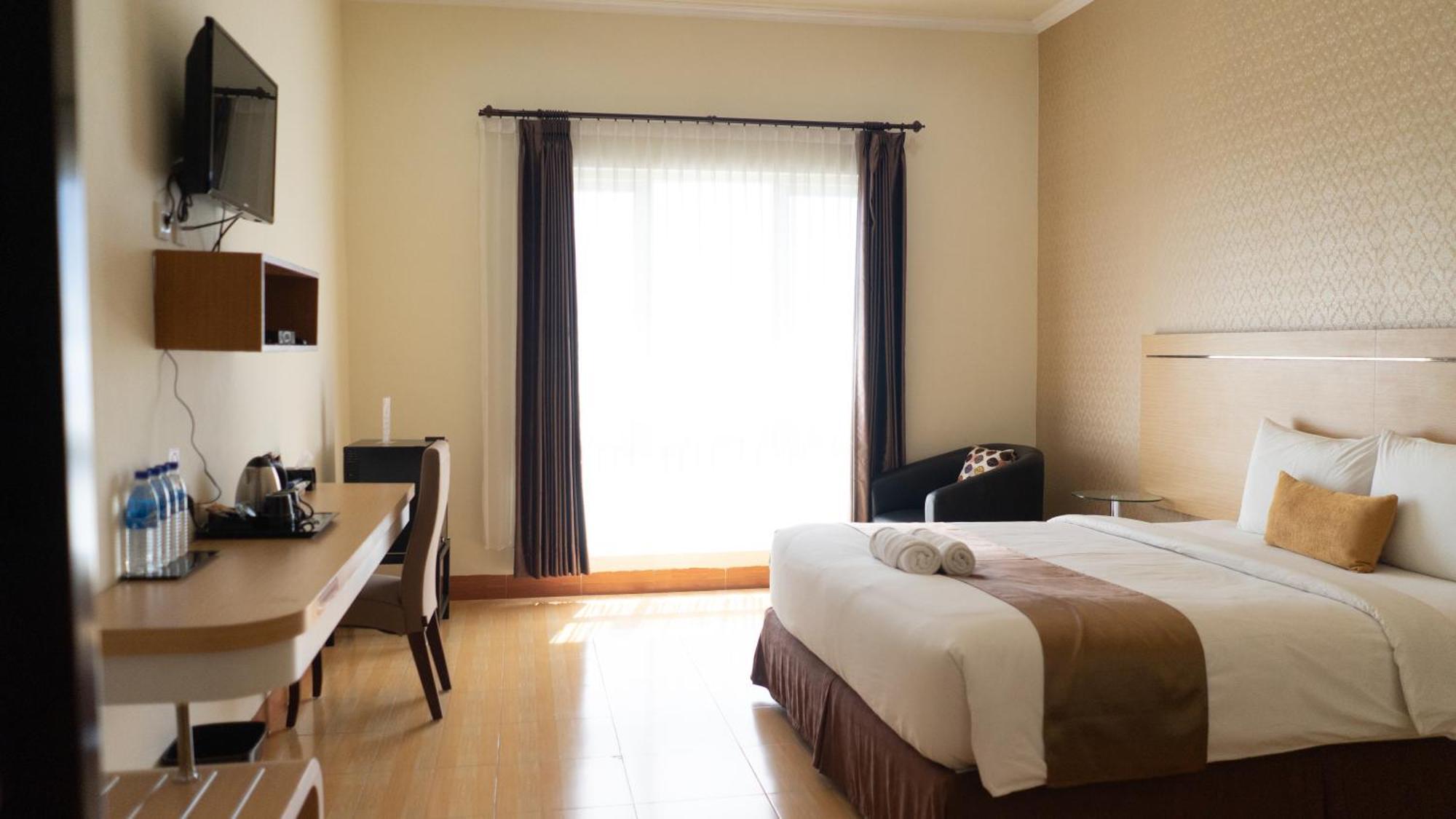 Revayah Hotels Ruteng Kültér fotó